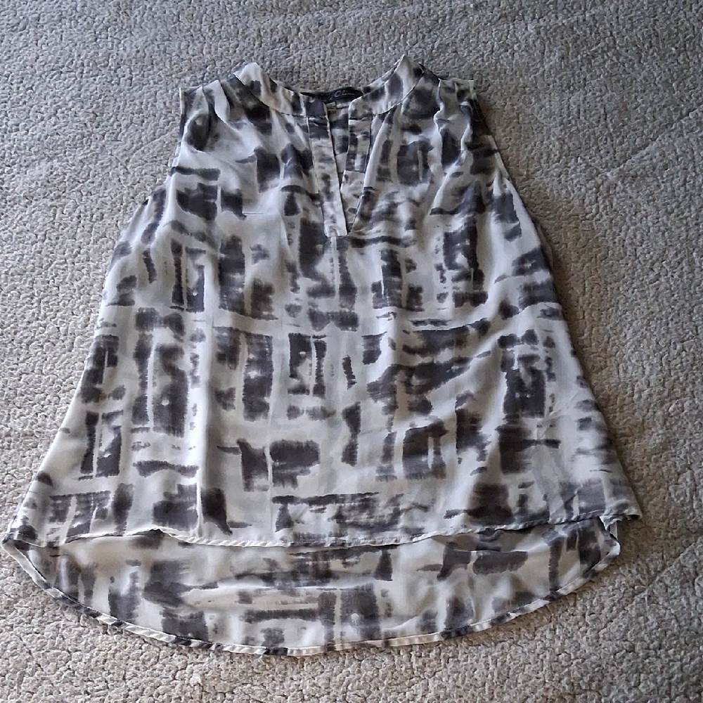 Rose & Olive Monochrome Sleeveless Sheer Blouse Size M